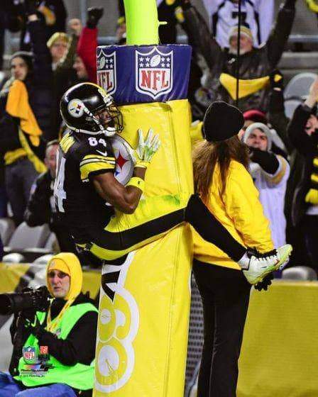 Antonio Brown Goal Post Leap Vertical Unsigned Licensed 8X10 Photo