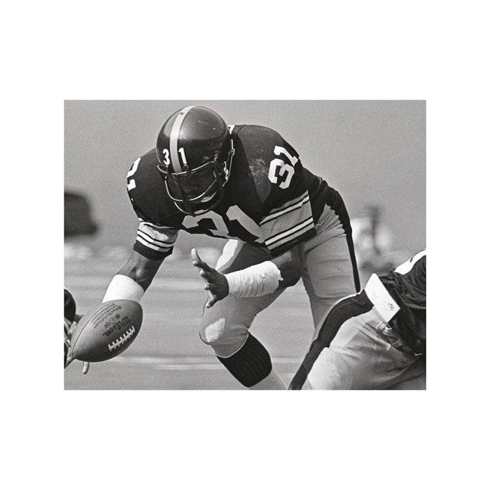 Donnie Shell Reaching for Football Unsigned 16x20 Photo