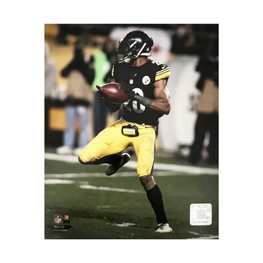 Sean Davis In Black With Ball Unsigned 8X10 Photo
