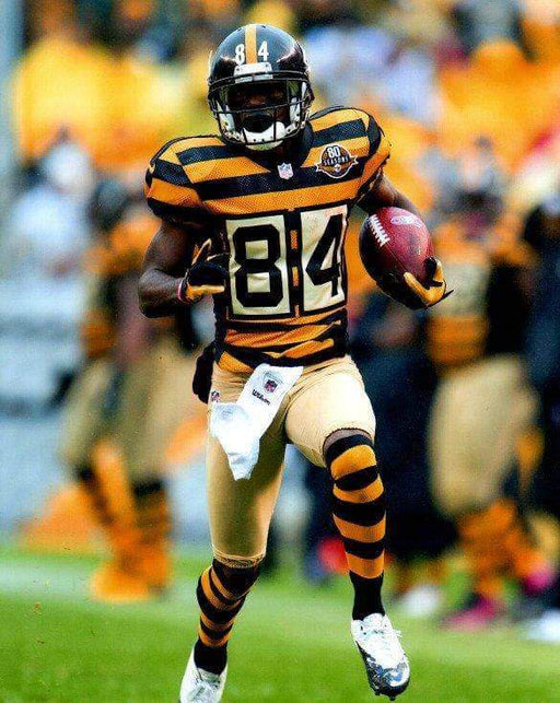Antonio  Brown Running With Ball In Bumblee bee Unsigned 8X10 Photo