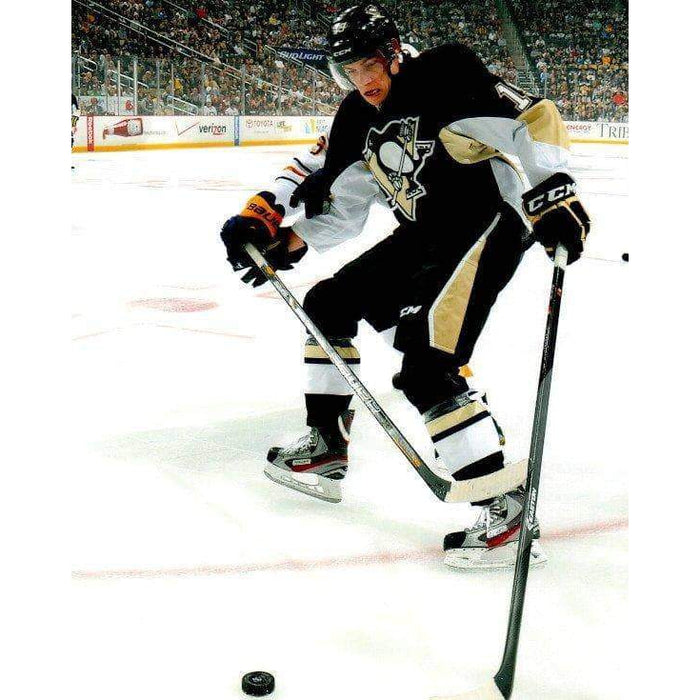 Beau Bennett Fighting For Puck In Black Unsigned 8X10 Photo
