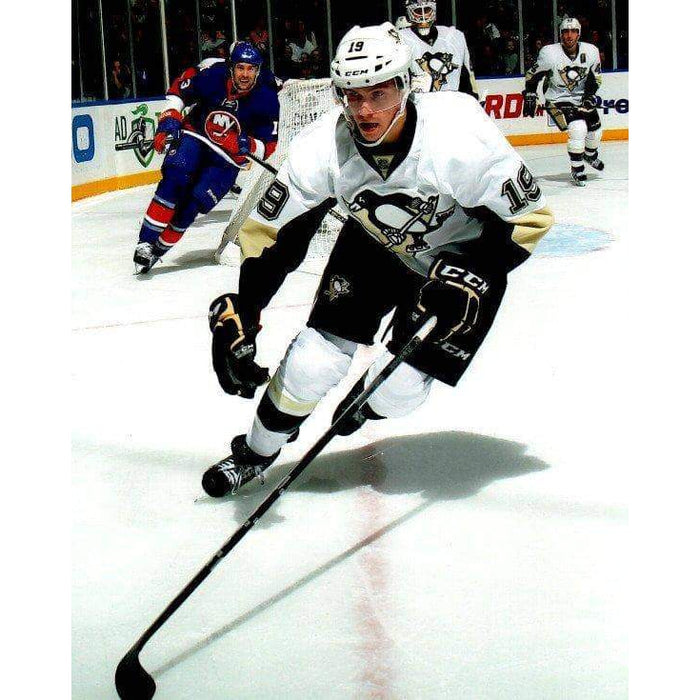 Beau Bennett Skating In White Unsigned 8X10 Photo
