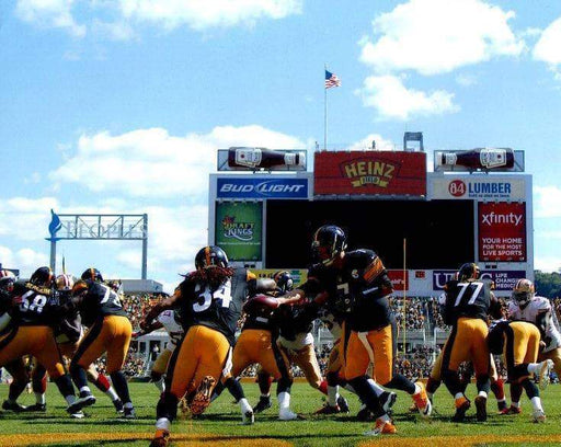 Ben Roethlisgberger Hand Off To Deangelo Williams Scoreboard In Background Unsigned 8X10 Photo