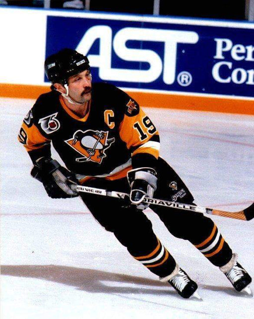 Bryan Trottier Skating With Stick Unsigned 8X10 Photo
