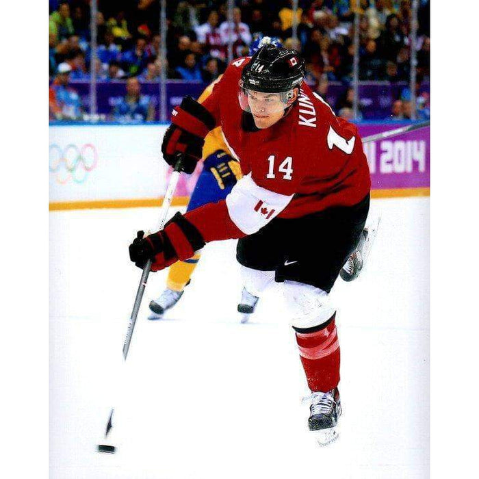 Chris Kunitz Shooting In Canada Red Unsigned 8X10 Photo