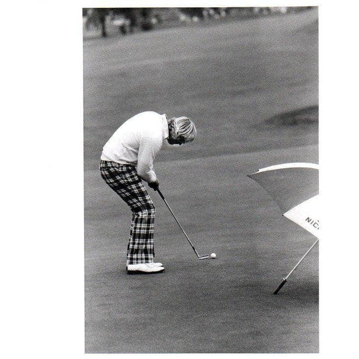 Jack Nicklaus Putting In Checkered Pants Unsigned Old Time Photo