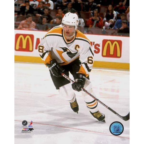 Jaromir Jagr Skating In White Unsigned 16X20 Photo