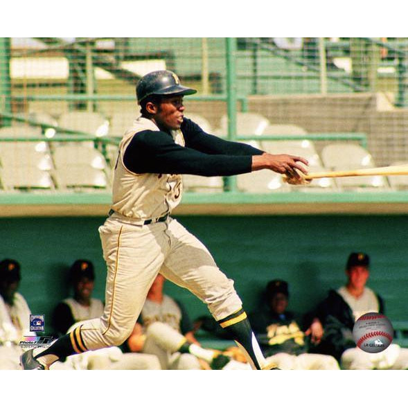 Manny Sanguillen Batting in Old White 8x10 - Unsigned