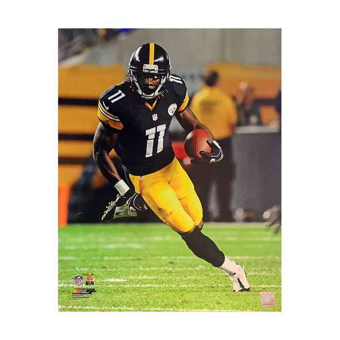 Marcus Wheaton Running with Football Unsigned 16x20 Photo
