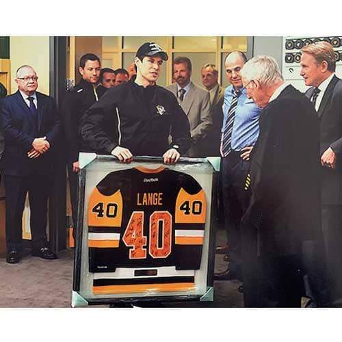 Mike Lange Getting Jers. from Sidney Crosby Unsigned 8x10 Photo