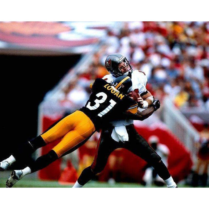 Mike Logan Tackling Buccaneer Unsigned 8X10 Photo