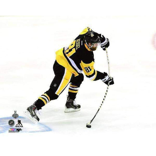 Phil Kessel Shooting In Black Unsigned 8X10 Photo