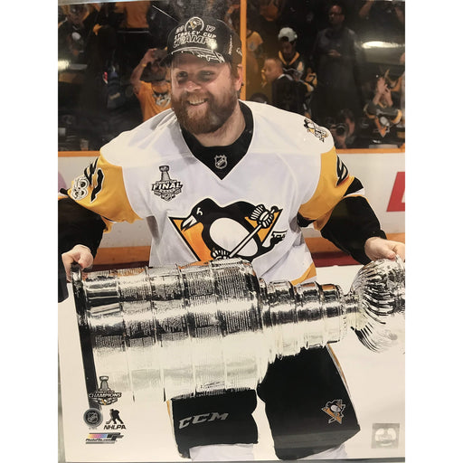 Phil Kessel Unsigned Raising 2017 Stanley Cup 16x20 Photo