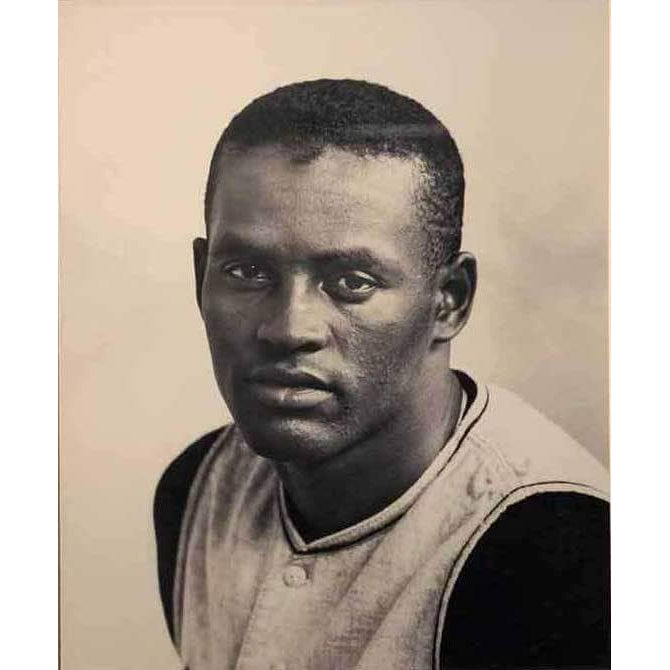 Roberto Clemente B&W Close Up Unsigned 8x10 Photo