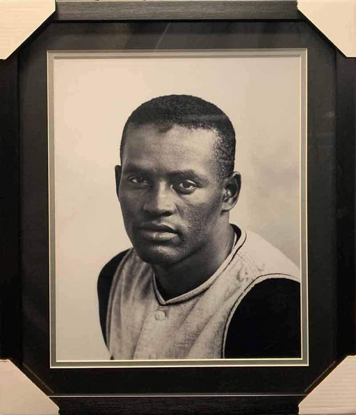 Roberto Clemente Unsigned Professionally Framed Close-Up 16X20 Photo