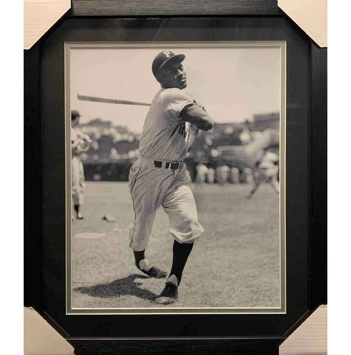Roberto Clemente Unsigned Professionally Framed Swinging 16X20 Photo