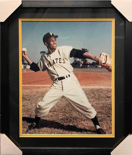 Roberto Clemente Unsigned Throwing Ball 16X20 Photo - Professionally Framed