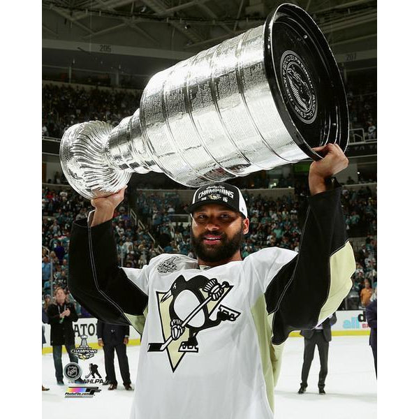 Trevor Daley 8x10 Raising Cup 2016 - Unsigned